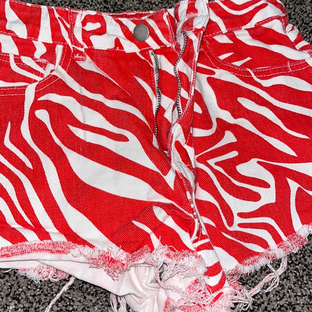 swirl jean shorts